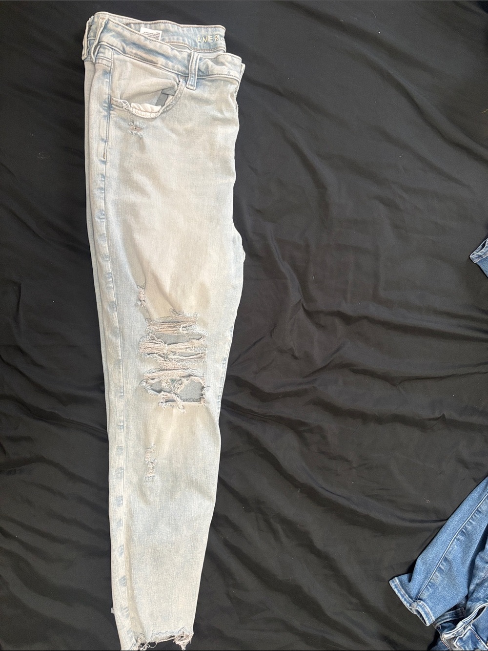 American Eagle Outfitters Light Blue Distressed Skinny Jeans